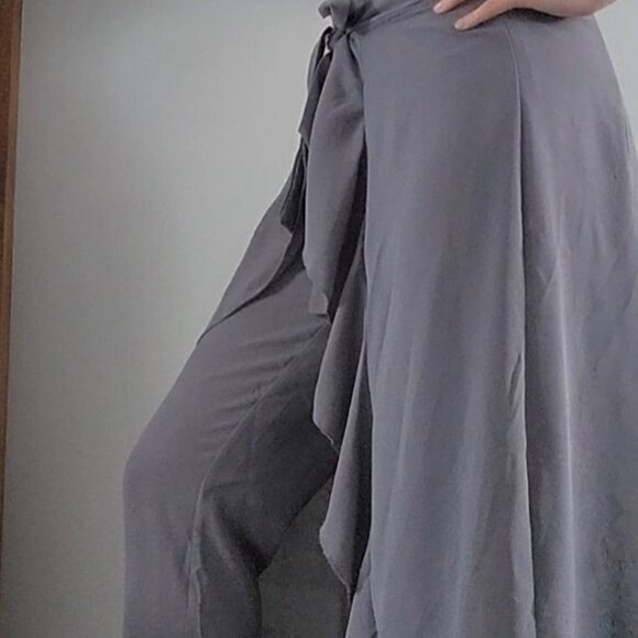Grey Ruffle Pants with Skirt attatched - Picture 5 of 11